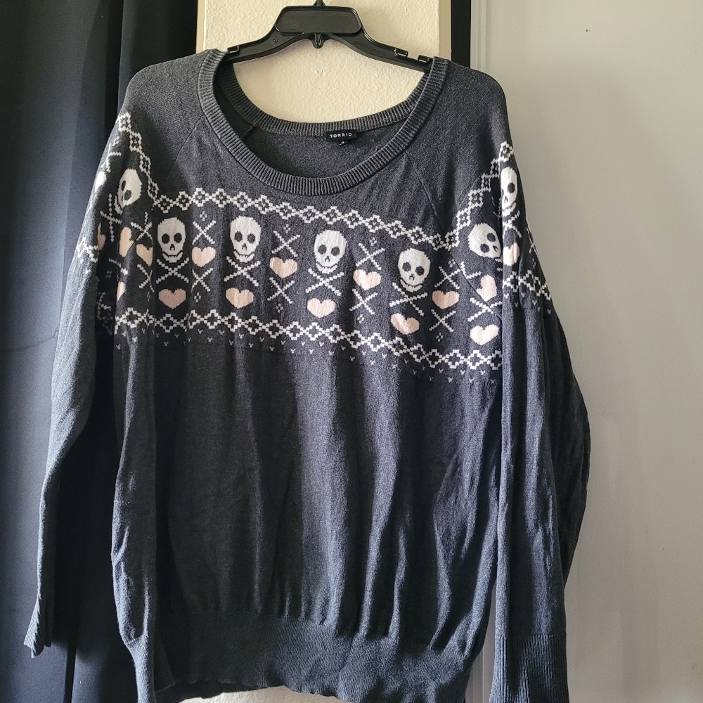 Gray plus size sweater with argyle design